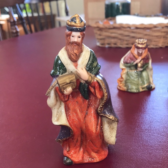 Porcelain Nativity Set - Picture 9 of 14